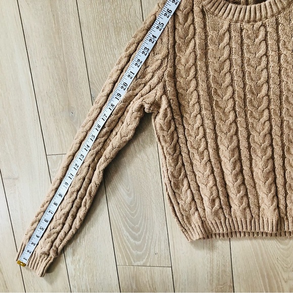 American Eagle Outfitters Cable Knit Sweater in Camel Size M - Picture 9 of 10